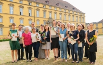 AbsolventInnen des Masterstudiengangs "Internationale Migration und Interkulturelle Beziehungen" (IMIB), Juni 2017. Foto: Philipp Sonnack